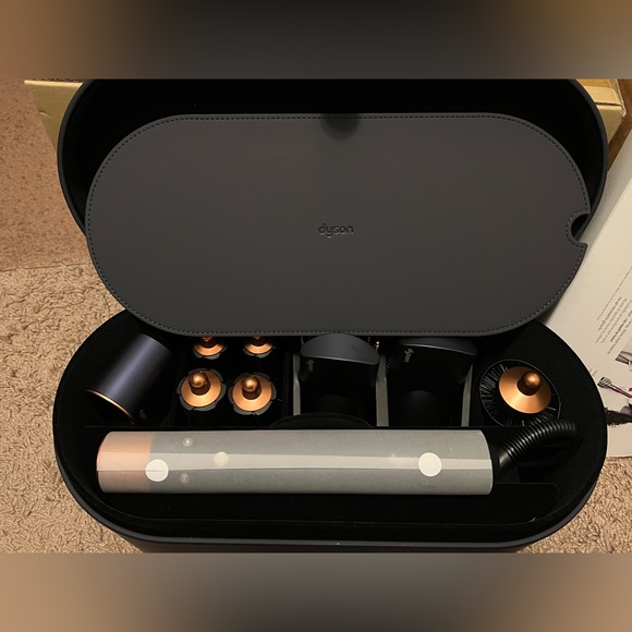 Preloved Dyson Airwrap Complete Limited Edition - Picture 2 of 4